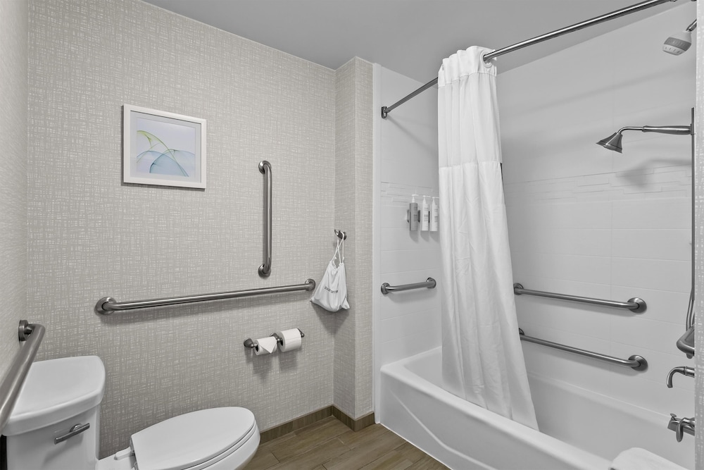 Hampton Inn & Suites Baltimore Woodlawn - photo 32