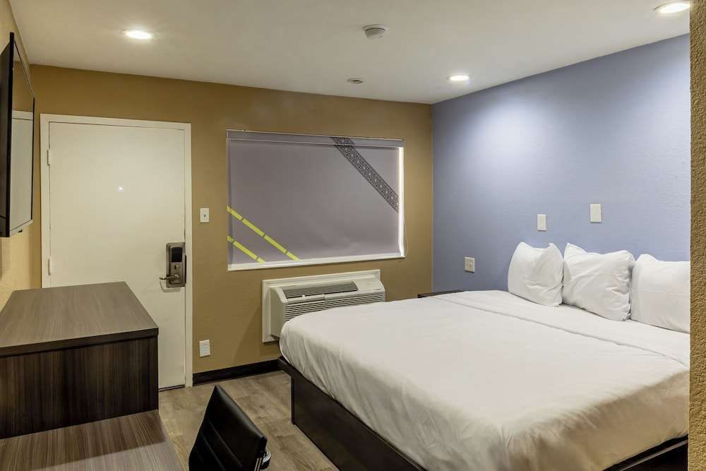 Super 8 by Wyndham Big Spring - photo 10