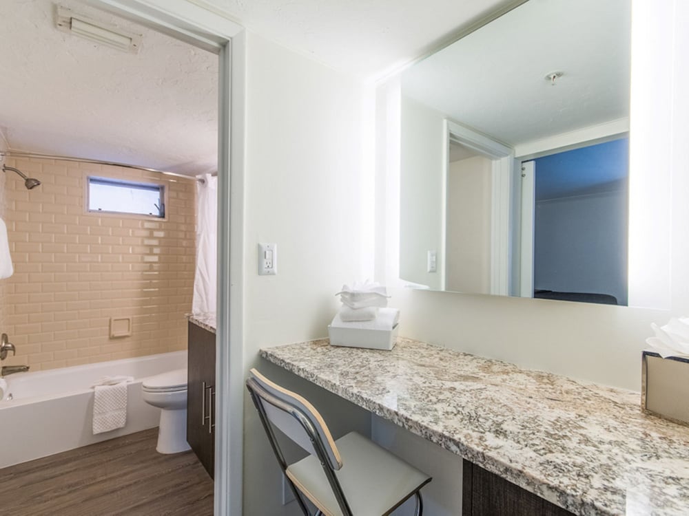 Hibiscus Suites Gateway to Siesta Key - photo 18