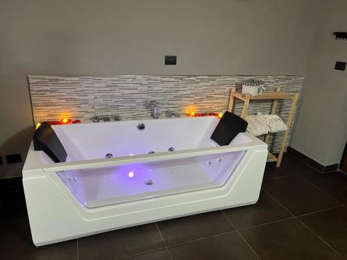 Fabianna Suite — 4-Star Luxury Hotel in Agliano Terme, Italy