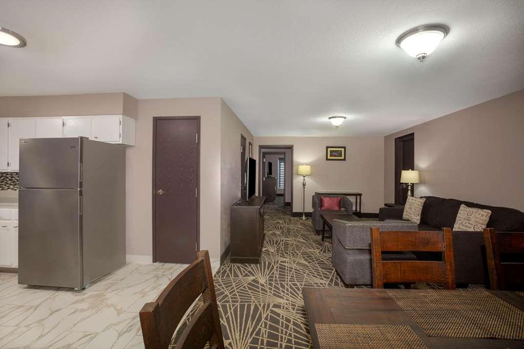 La Quinta Inn & Suites by Wyndham Branson - photo 24