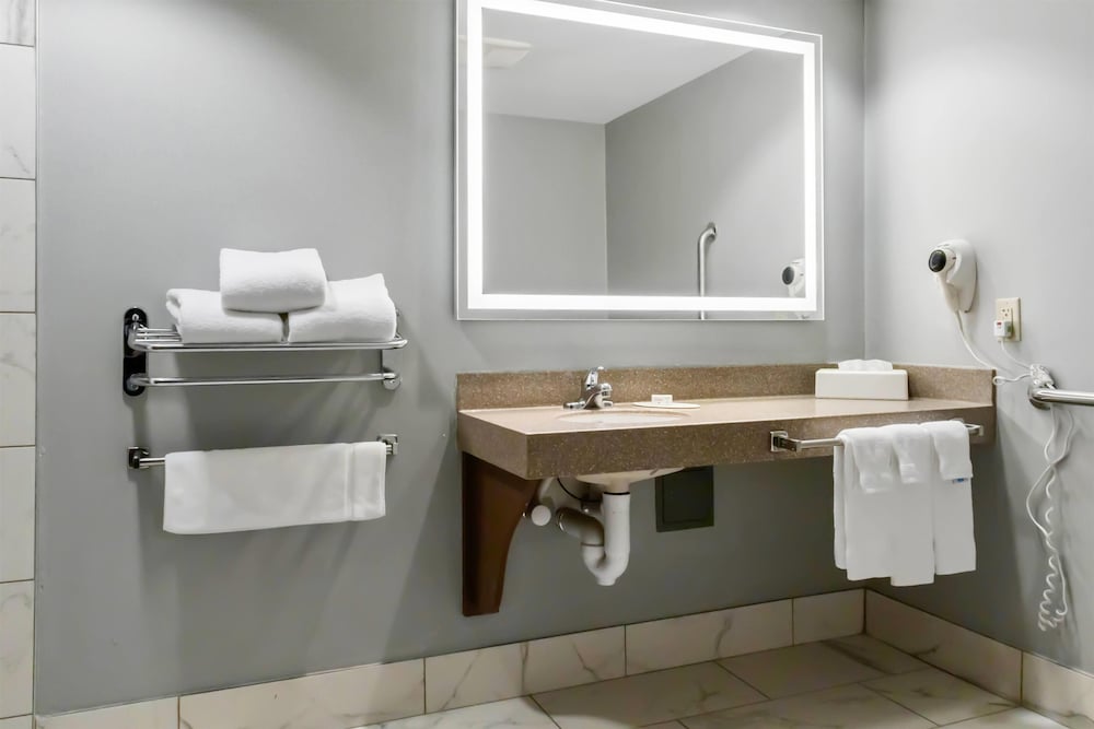 AmericInn by Wyndham Beloit - photo 25