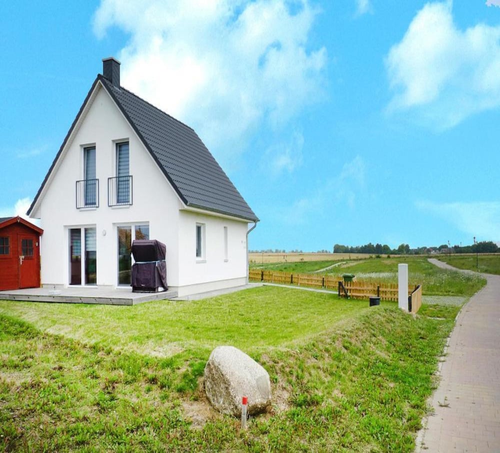 Ferienhaus de Poeler Drift Zierow — 4-Star Luxury Hotel in None, Germany