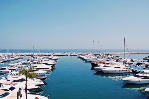 Marbella Home Rentals Frontline 2Br Penthouse Puerto Banus — 4-Star Luxury Hotel in Marbella, Spain