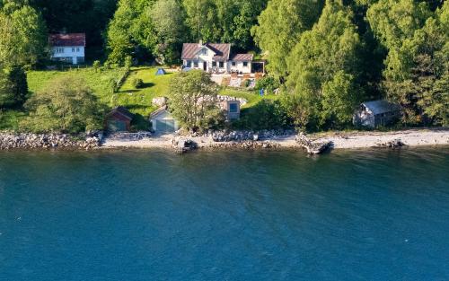 Beautiful Beach line Cabin with sauna near Pulpit Rock — 4-Star Luxury Hotel in Forsand, Norway