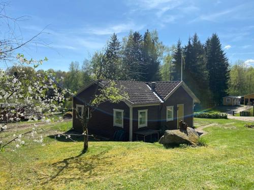Upptäck skogens skatt i Hökensås — hotel in Tidaholm