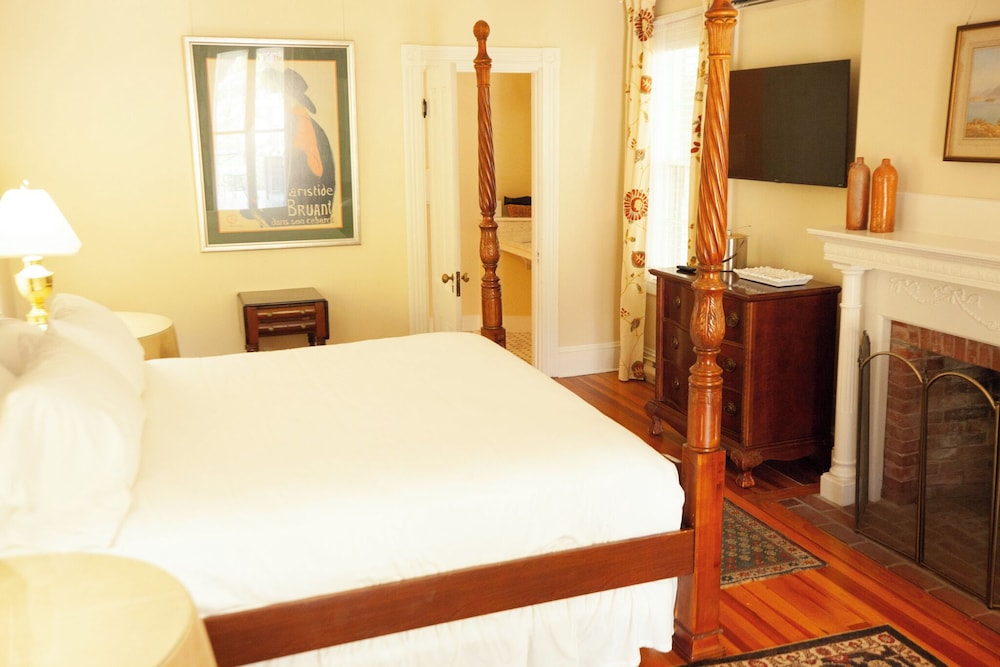 Yellow House Inn - photo 11