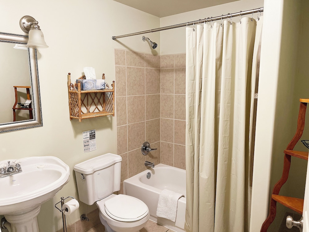 Eagles Nest Inn - photo 7