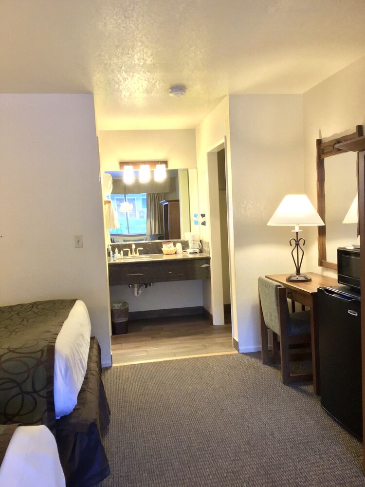 Mariposa Lodge - photo 6