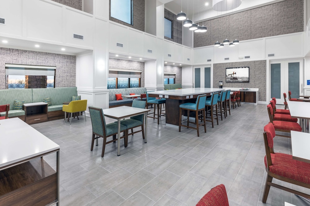 Hampton Inn & Suites Dallas I 30 Cockrell Hill - photo 22