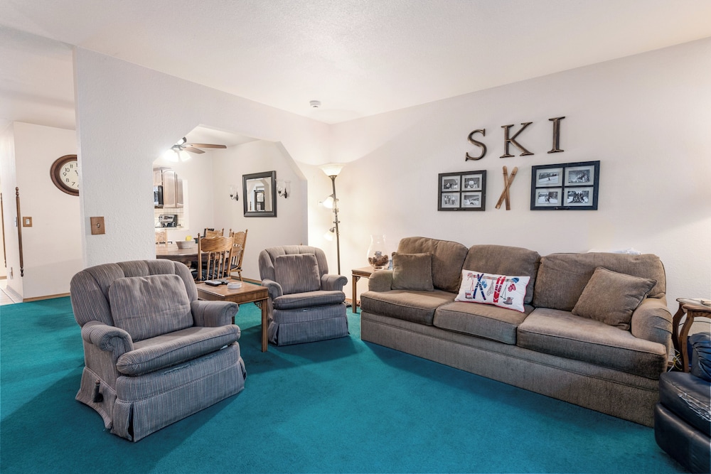 Snow Summit Getaway Walk to Snow Summit Ski Resort in Big Bear Lake, United States