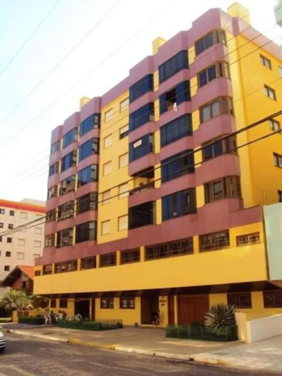 1 Quarto a Uma Quadra Da Praia in Capao Da Canoa, Brasil