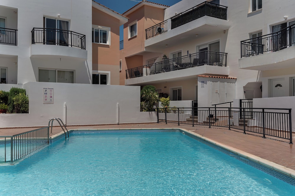 Phaedrus Living: Paphos Ithaki Gardens Flat