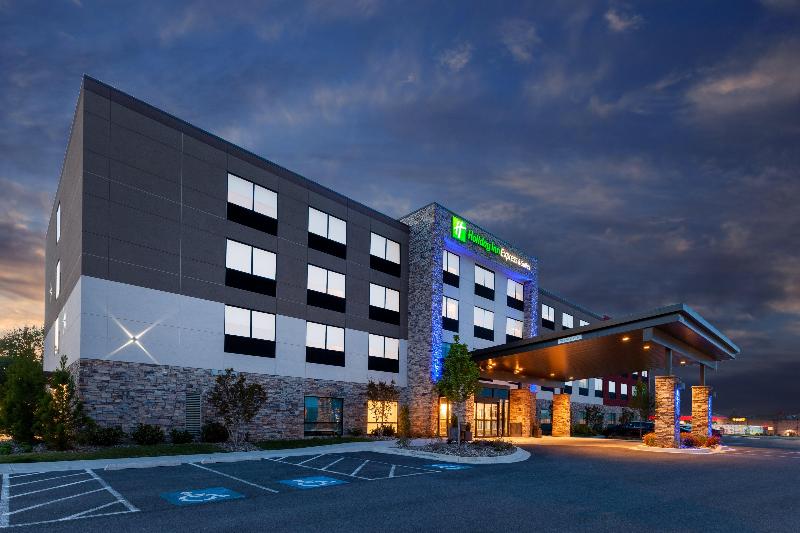 Holiday Inn Express & Suites Brunswick Harpers Ferry Area by IHG - photo 2