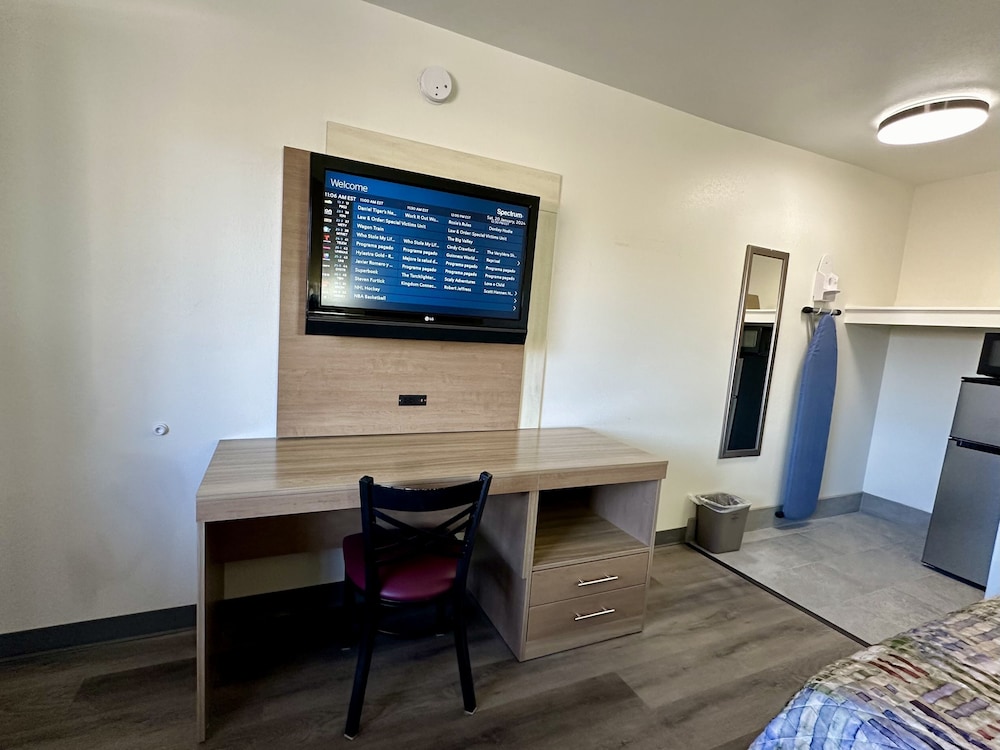 Royal Inn Charlotte Airport Hotel - photo 9