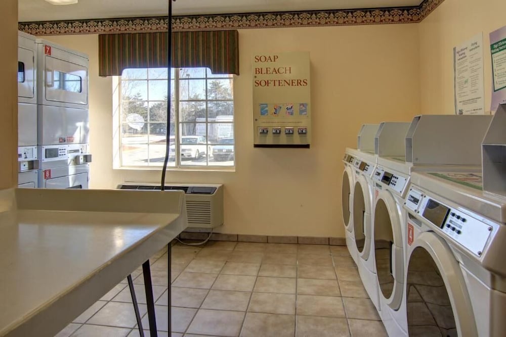 InTown Suites Extended Stay Atlanta GA Snellville - photo 25