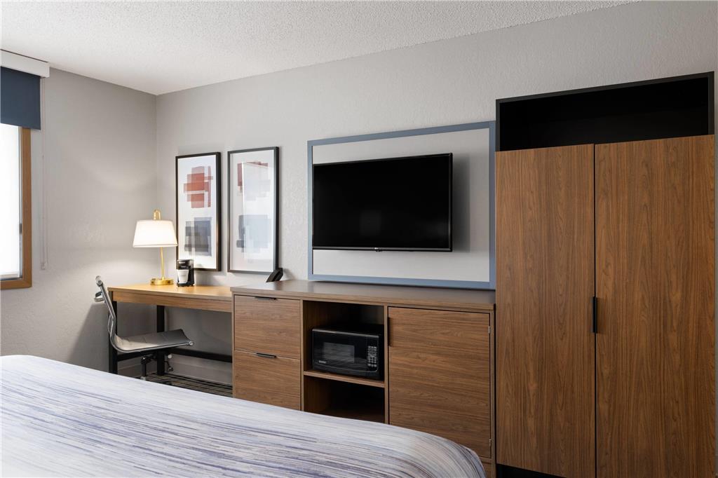 AmericInn by Wyndham Alexandria - photo 15