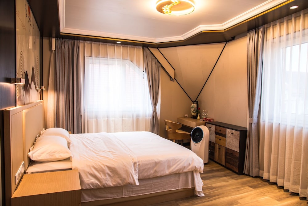 Mr Liao Hotel — Himberg