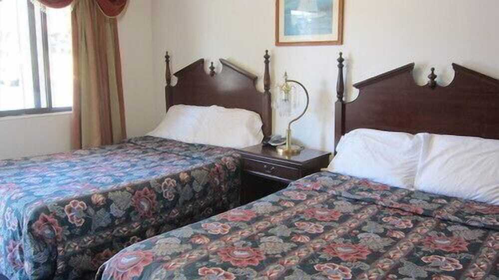 Lamplighter Motel Clinton Connecticut - photo 12