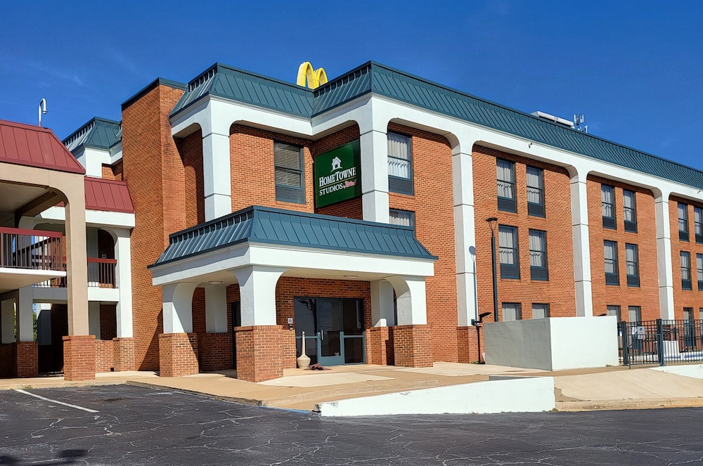 HomeTowne Studios by Red Roof Prattville - photo 2