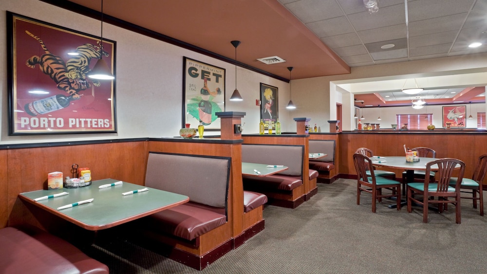 Holiday Inn & Suites Overland Park West by IHG - photo 27