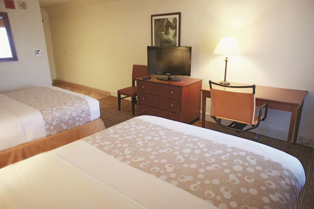 La Quinta Inn & Suites by Wyndham Stamford New York City - photo 25