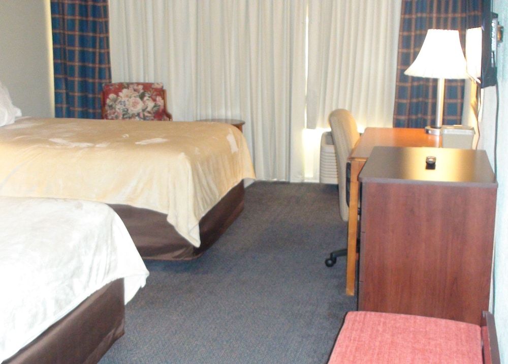 Armstrong Inn and Suites - photo 12
