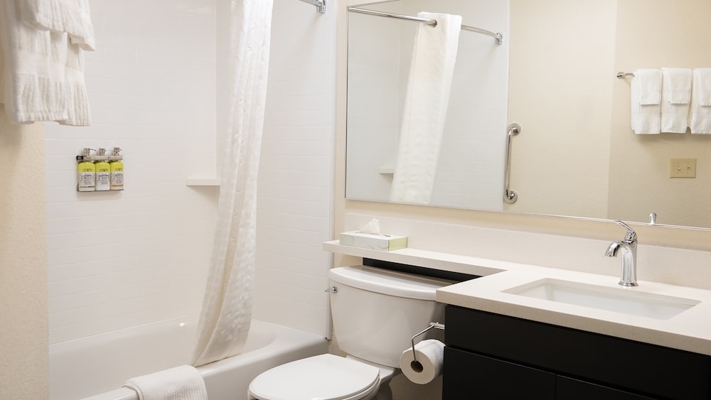 Candlewood Suites Bay City by IHG - photo 30