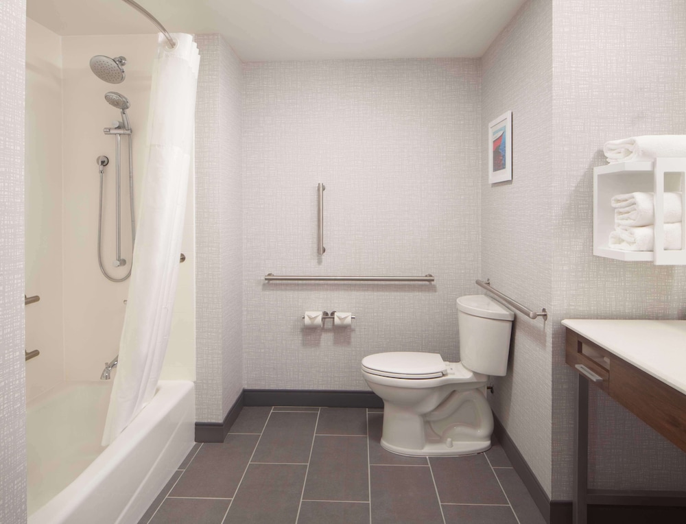 Hampton Inn Ogallala - photo 11