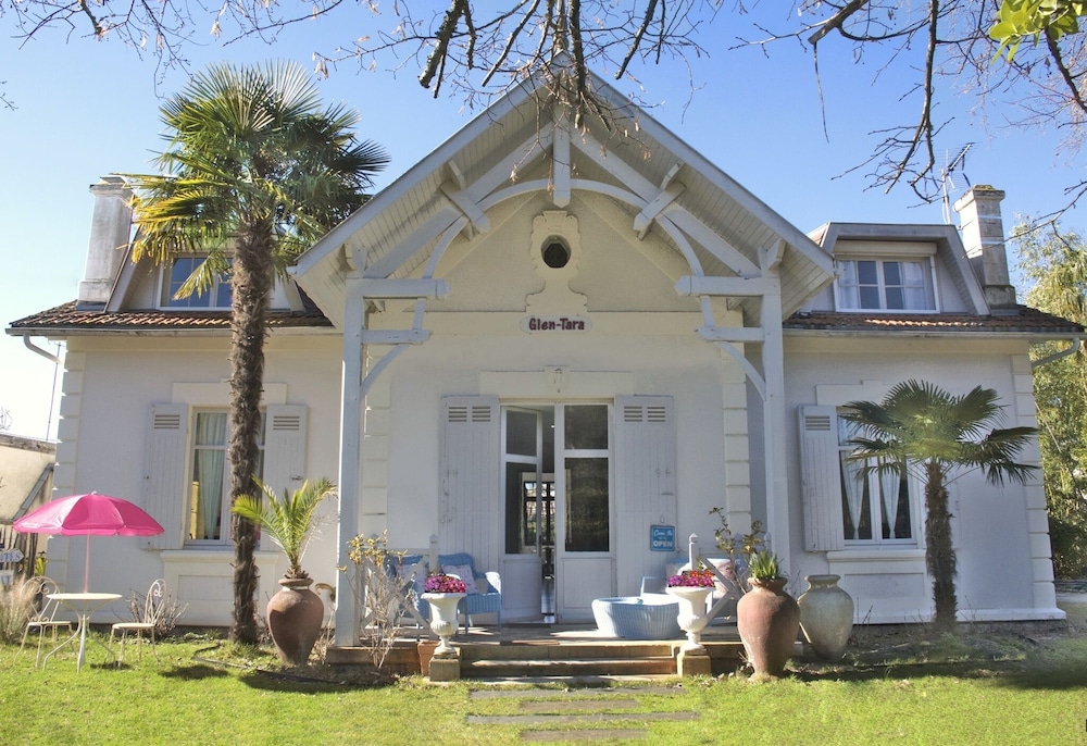 Villa Glen tara — 4-Star Luxury Hotel in Lanton, France