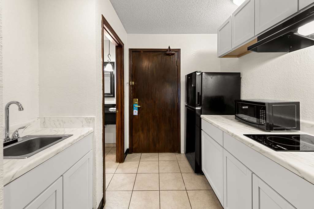 Suburban Studios Kansas City Airport North - photo 20