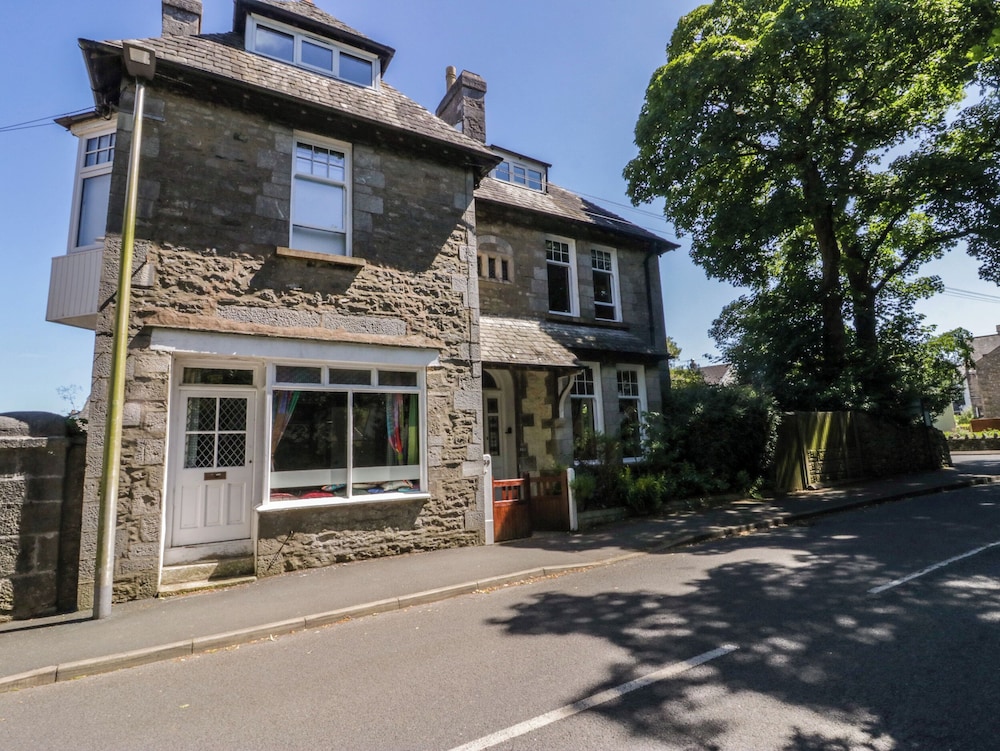 Sunnycote — 4-Star Luxury Hotel in Carnforth, United Kingdom