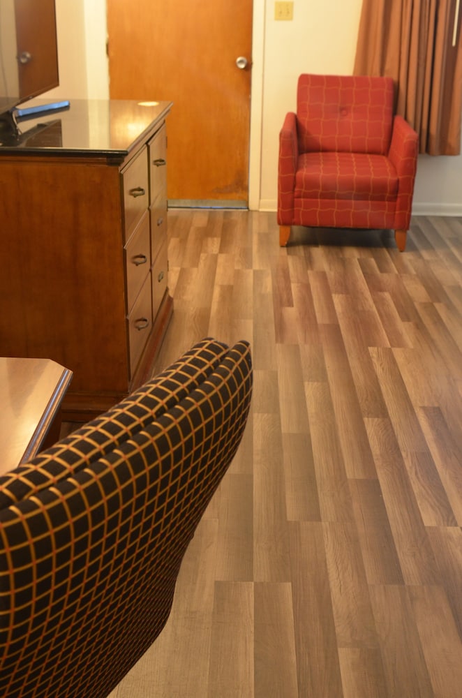 The Oak Motel - photo 12