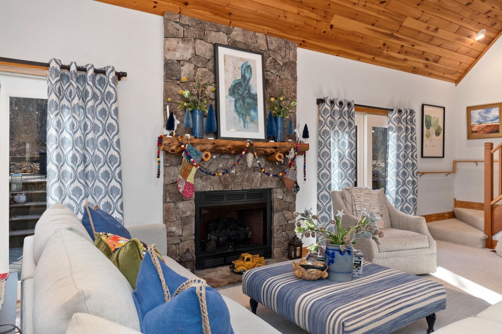 111 Hickory Springs in Wintergreen Resort - photo 2