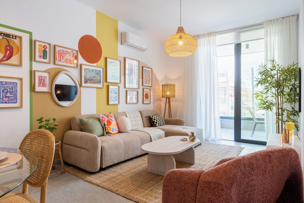 Lunette Artful 1 BR Apartment in Larnaca — 4-Star Luxury Hotel in Larnaca, Cyprus