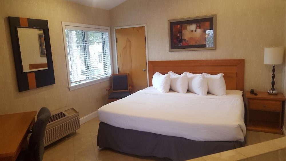 Cedar Park Inn - photo 2