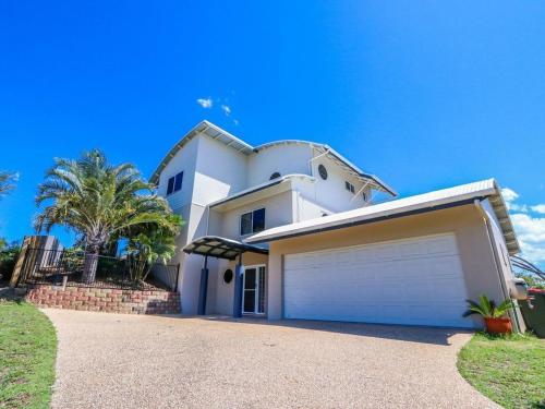 Karma Seas Holiday Home — 4-Star Luxury Hotel in Agnes Water, Australia