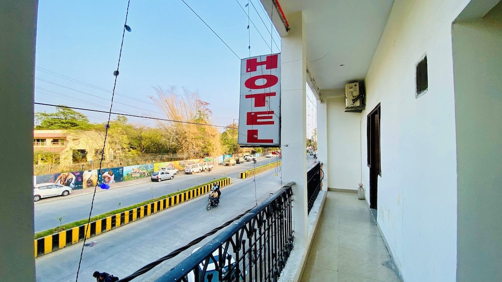 Hotel Bamleshwari - last minute hotel in Indore