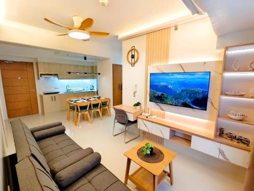 34B Taft East Gate 2 Bedroom Unit Pool Gym Balcony — 4-Star Luxury Hotel in Cebu City, Philippines
