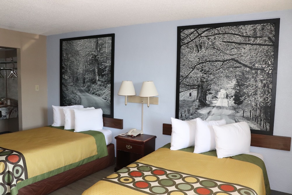 Super 8 by Wyndham Clarksville East - photo 16