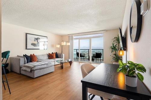 Amber Tide Bright 1BR Marina Gem Ocean View — 4-Star Luxury Hotel in Los Angeles, United States