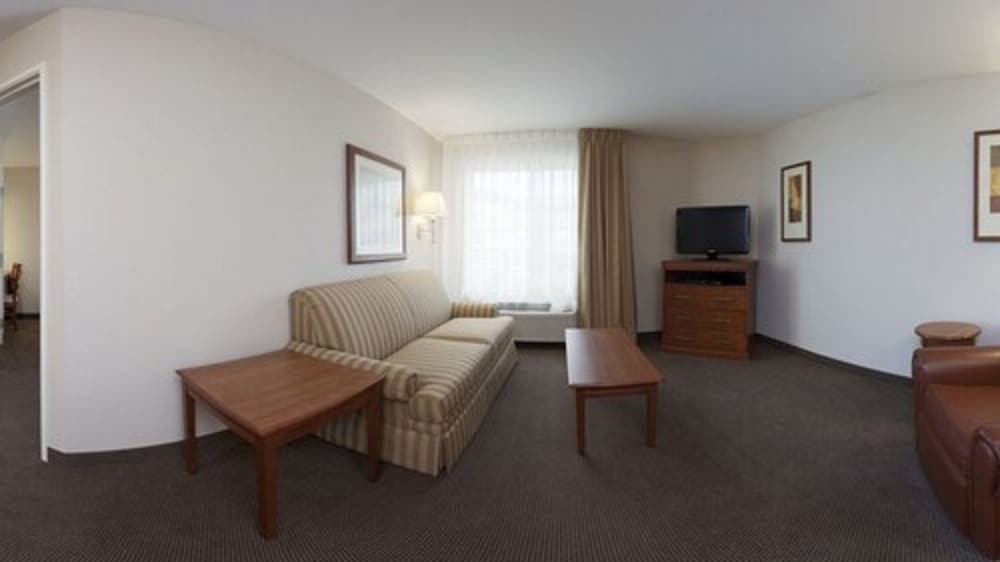 Candlewood Suites Champaign Urbana University Area by IHG - photo 28