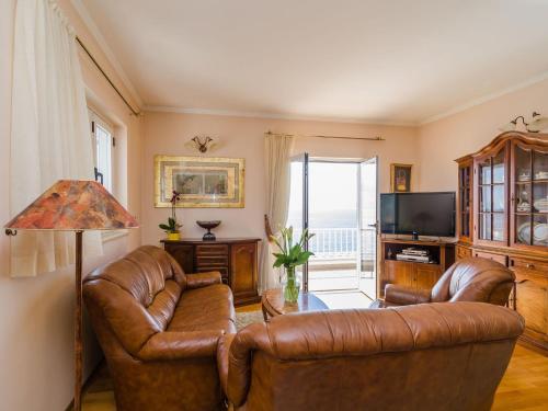 Apartment Paco Three Bedroom Apartment with Balcony and Sea View