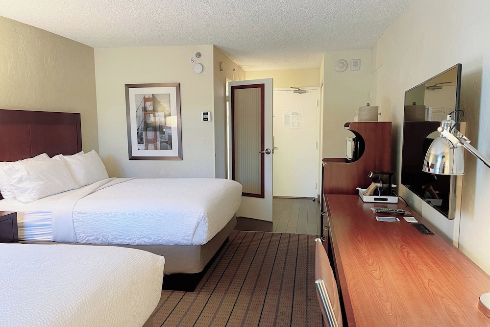 Marin Hilltop Hotel - photo 22