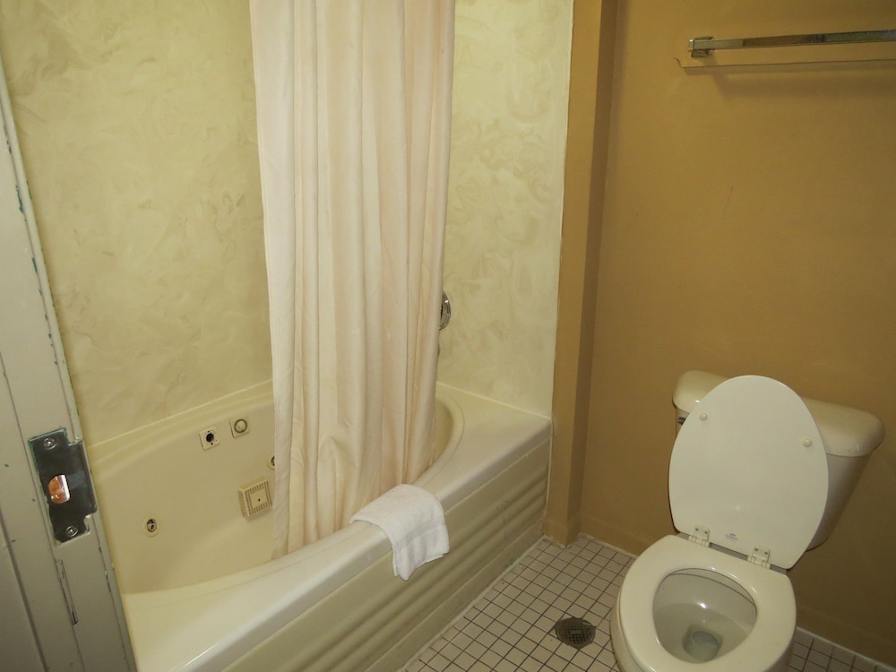 First Western Inn Caseyville - photo 37