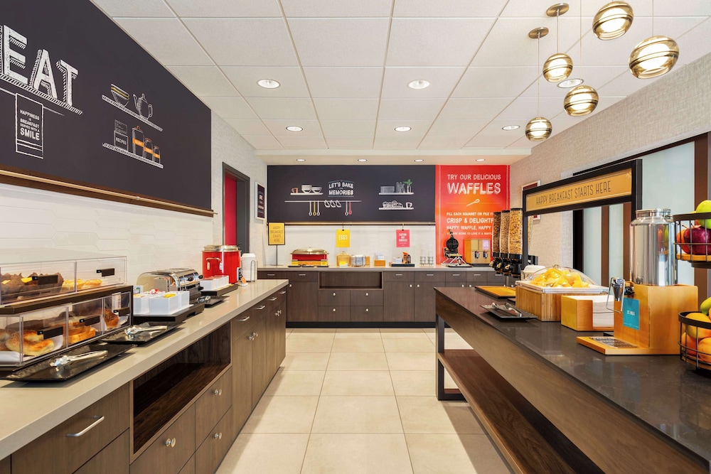 Hampton Inn & Suites Oroville - photo 22
