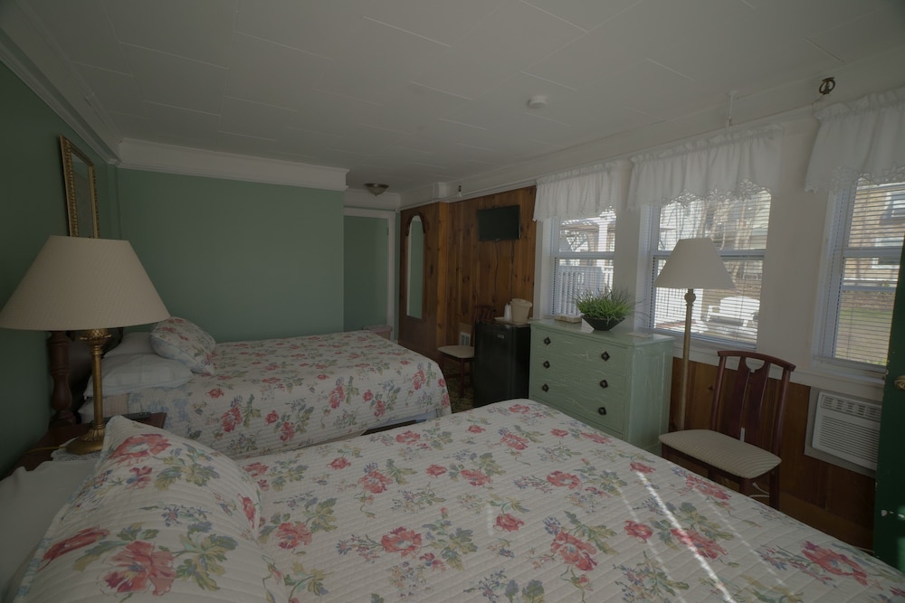 Betty Doon Hotel - photo 100