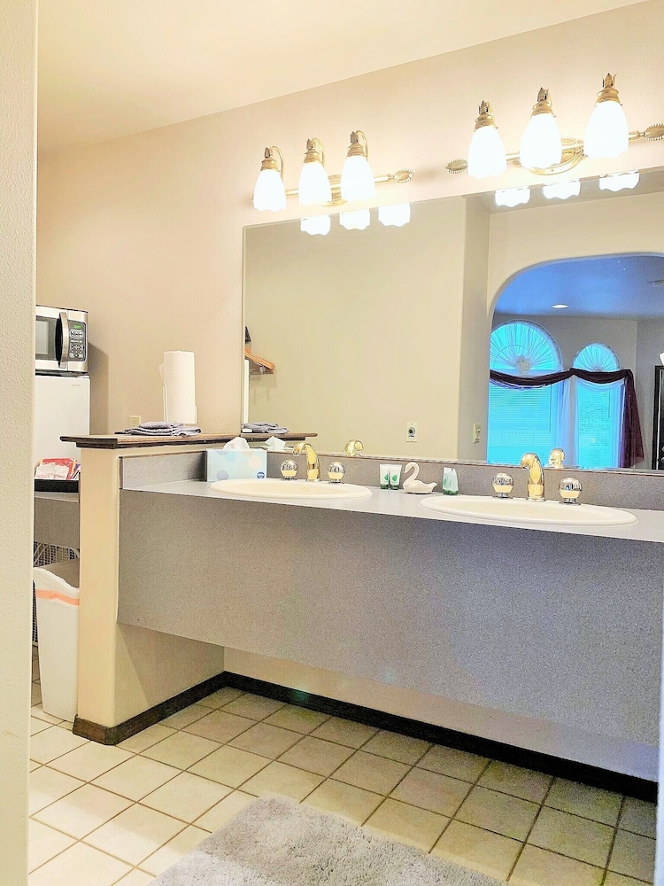 Breakers Boutique Inn - photo 104