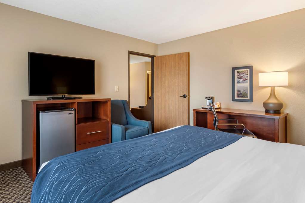 Comfort Inn & Suites Blue Ridge - photo 26