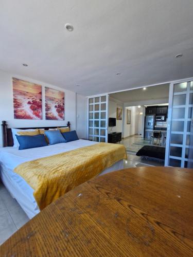 Accommodation Front Beachfront 3 Sleeper with Ocean Views — 4-Star Luxury Hotel in Durban, South Africa